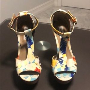 Steve Madden tropical wedge shoes